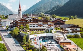 Familienhotel Huber  4*